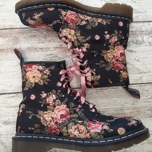 Dr Martens size 7 Victorian Floral lace up boots